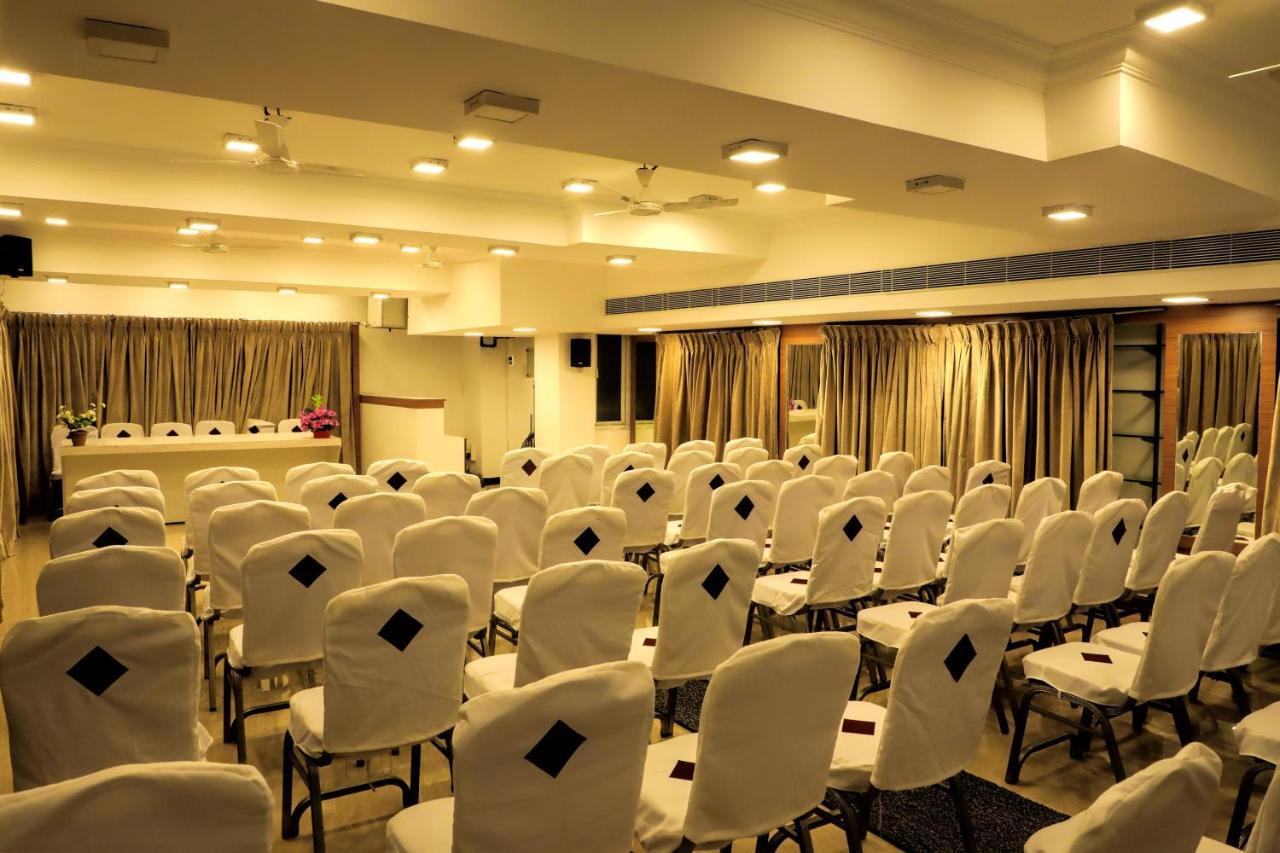 Hotel Ssk Grand Kanchipuram Buitenkant foto