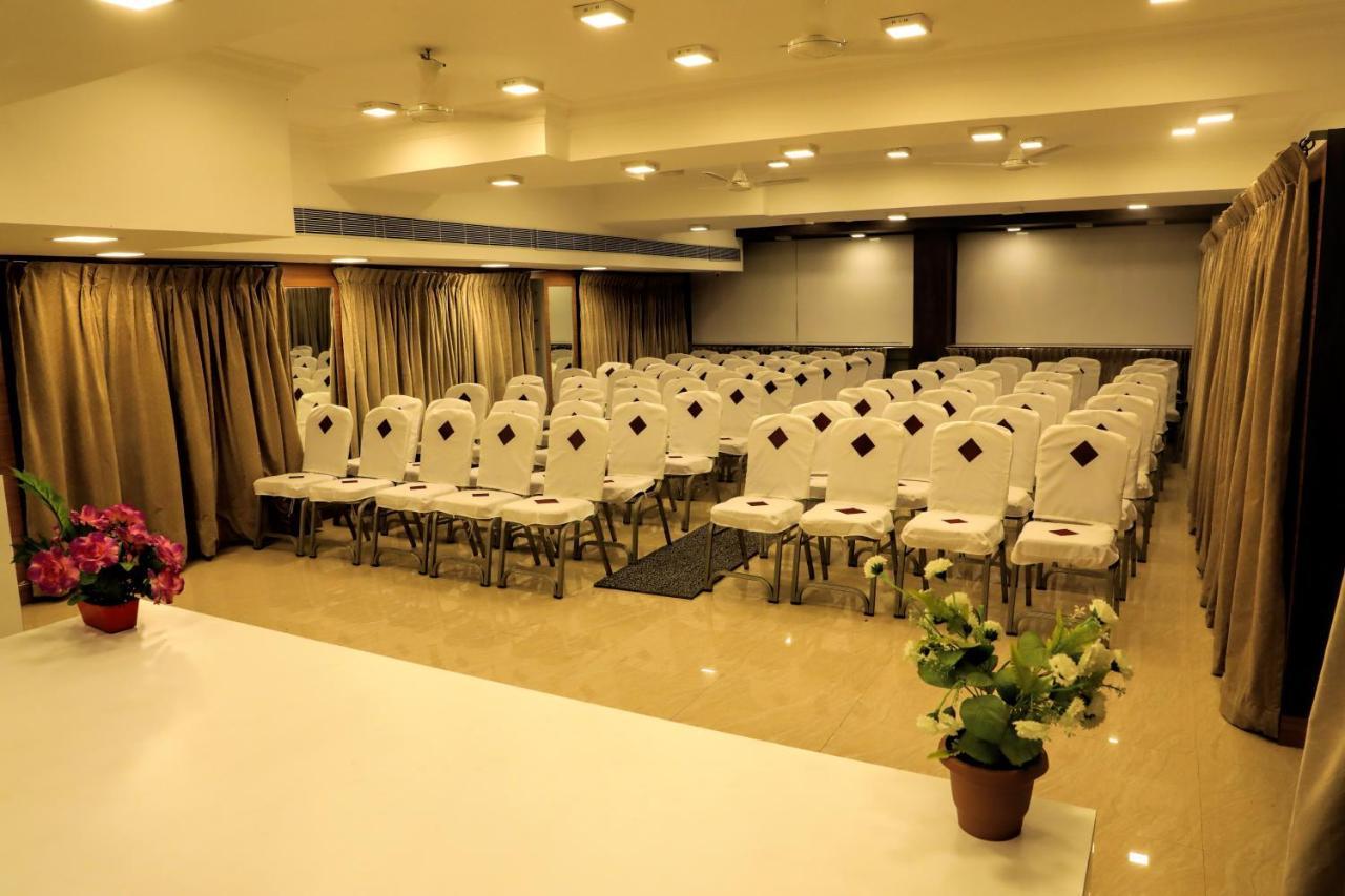 Hotel Ssk Grand Kanchipuram Buitenkant foto